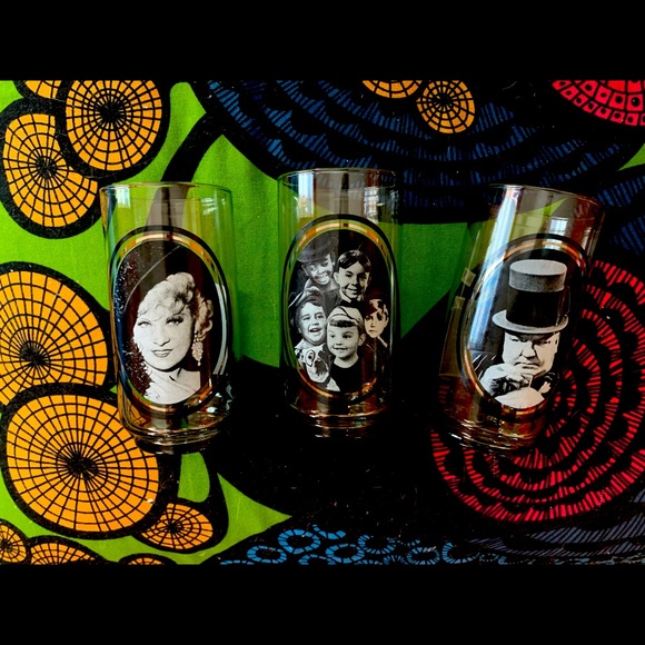 VINTAGE 1979 LOT COLLECTOR’S GLASS SET OF 3